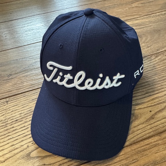 Titleist Pro V1 Fitted Hat - Navy XL/XXL RARE - worn once. - Picture 1 of 6